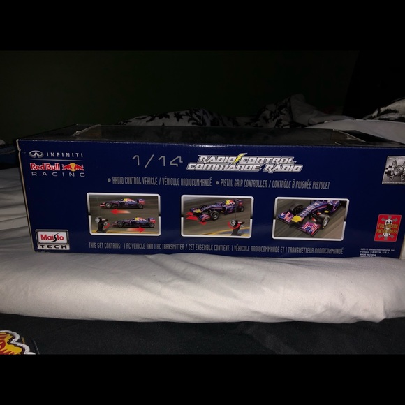 Race car with remote control - Picture 1 of 3